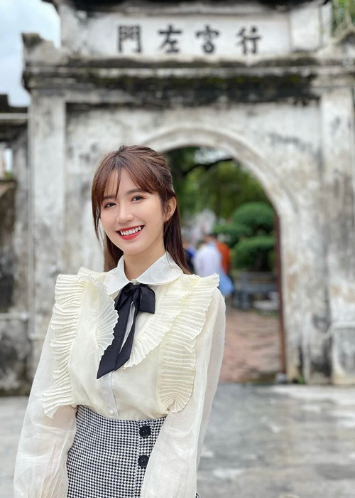 Ngọc Huyền theo học thiết kế thời trang tại Đại học Mỹ thuật công nghiệp. Sau vai diễn Vân Vân, cô muốn trở thành một diễn viên chuyên nghiệp trong tương lai.