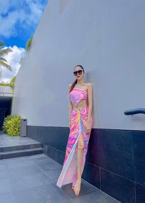 Tình duyên thăng hoa dường như khiến Hương Giang ngày càng lên hương nhan sắc.