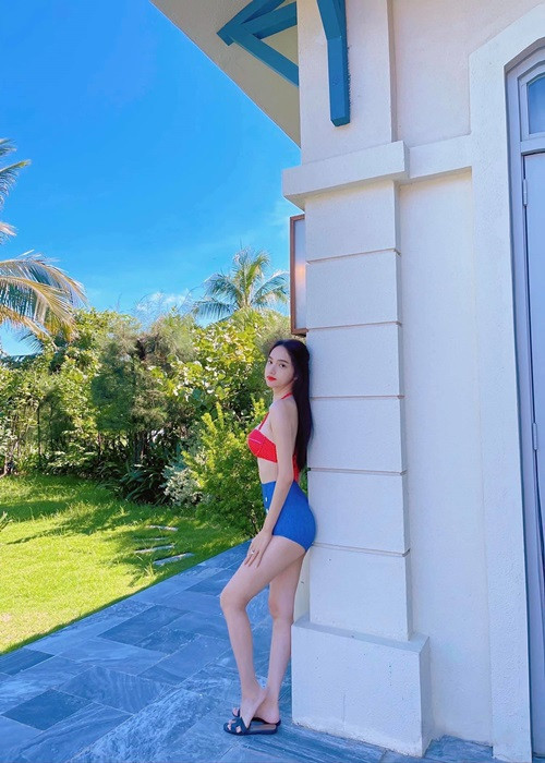 Ở tuổi 31, Hương Giang tận hưởng cuộc sống sang chảnh với hàng hiệu, xe hơi, biệt thự, du lịch xa xỉ.