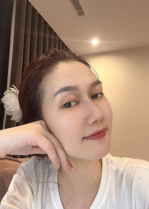 Khi Hương Giang liên tục đăng tải hình ảnh rạng rỡ, một cư dân mạng cho rằng cô tỏ ra vui vẻ.