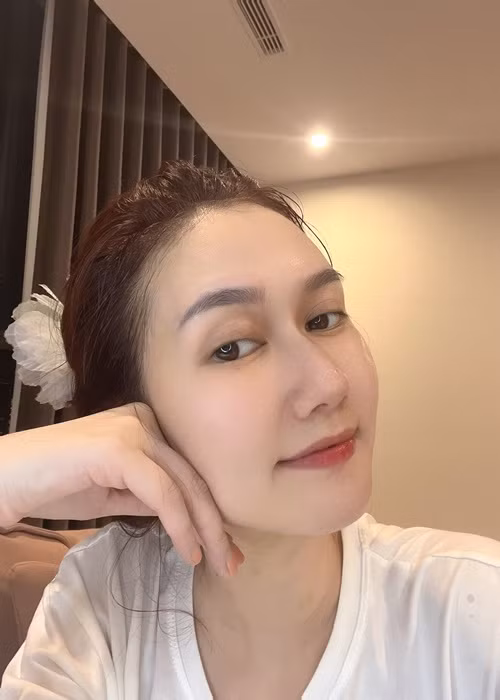 Khi Hương Giang liên tục đăng tải hình ảnh rạng rỡ, một cư dân mạng cho rằng cô tỏ ra vui vẻ.