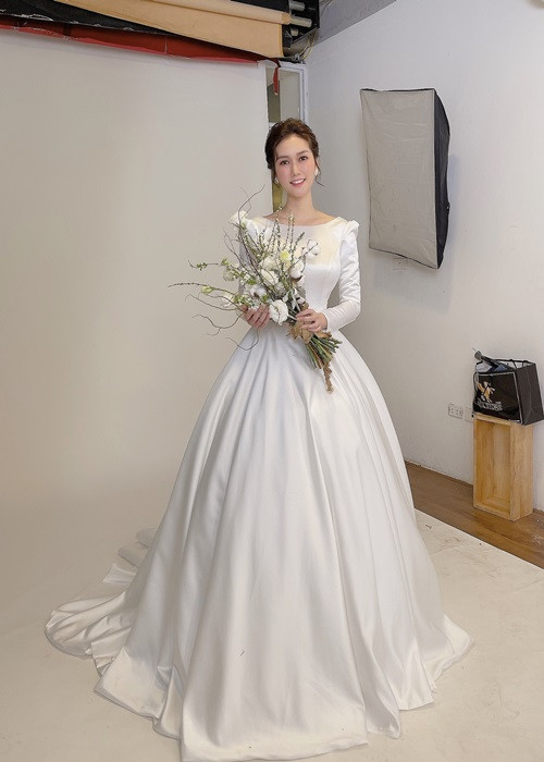 Nữ diễn viên đặt ra những mục tiêu mới để phấn đấu và hướng tới lối sống tích cực, yêu bản thân nhiều hơn, hưởng thụ cuộc sống nhiều hơn.