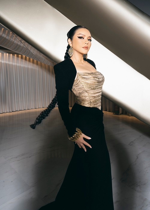 Lý Nhã Kỳ dường như phù hợp với mọi phong cách.