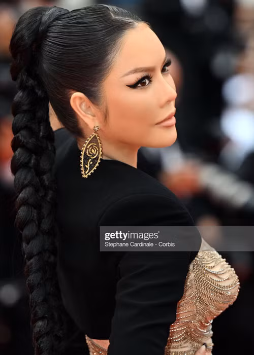 Lý Nhã Kỳ đẹp kiêu sa qua ống kính quốc tế.