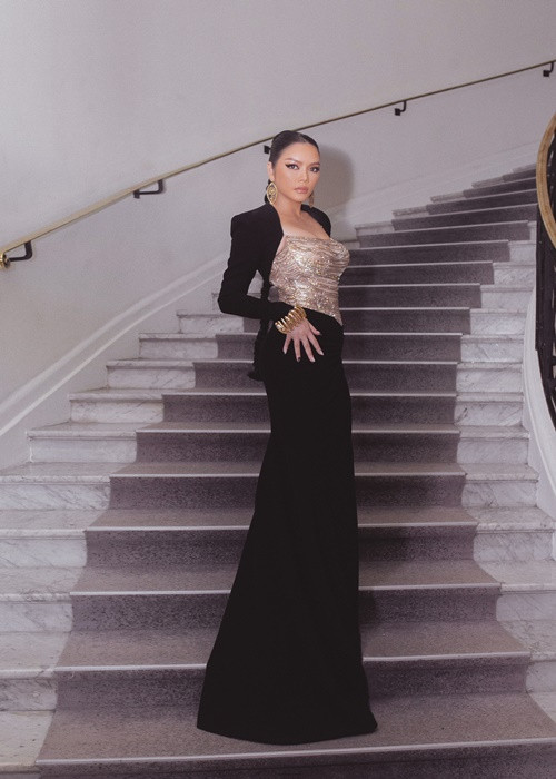 Mới đây, sau khi gặp gỡ ở Cannes năm nay, người mẫu diễn viên Mỹ Larsen Thompson đã ngỏ lời mời Lý Nhã Kỳ tháng 6 qua Mỹ. Chân dài sinh năm 2000 còn hào hứng hẹn bay đến Việt Nam du lịch, thăm Lý Nhã Kỳ.