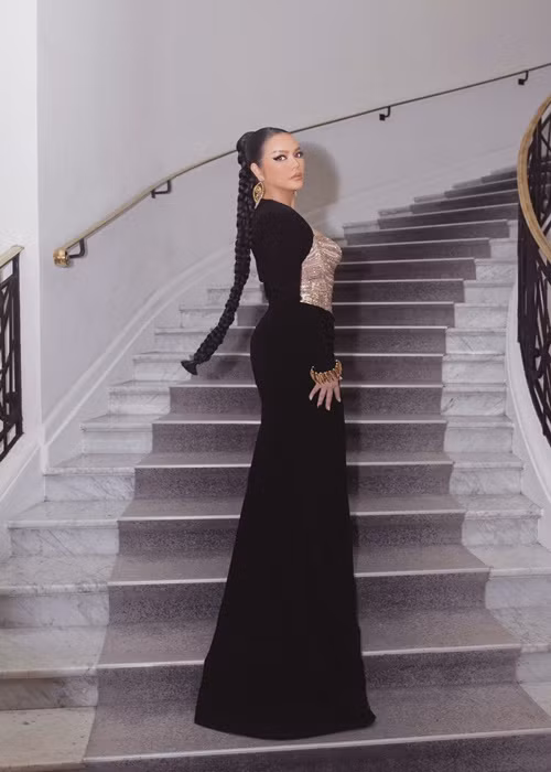 Điểm lợi thế của Lý Nhã Kỳ là đôi mắt biết nói, phong thái vương giả.