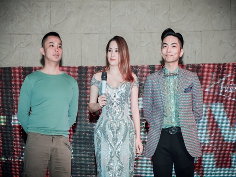 Trong cuộc phỏng vấn với Đẹp, chia sẻ về Chí Anh, Phan Hiển cho biết: "Tôi luôn coi anh là thầy của mình, một người thầy có tầm, có tâm và vô cùng giàu nhiệt huyết, luôn đối xử tốt với mọi người xung quanh. Đã là thầy thì mình biết ơn còn chẳng hết, nói gì khác được! Về sau này, dù có tiến xa mấy trong sự nghiệp thì tôi vẫn luôn coi anh là thầy, là người đã có công dìu dắt mình tận tình". Ảnh: Dân Việt