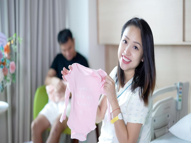 Vân Hugo cảm ơn người bạn đời luôn thương yêu, chăm sóc cô từ những điều nhỏ nhặt trong những ngày cô yếu nhất, xấu nhất.