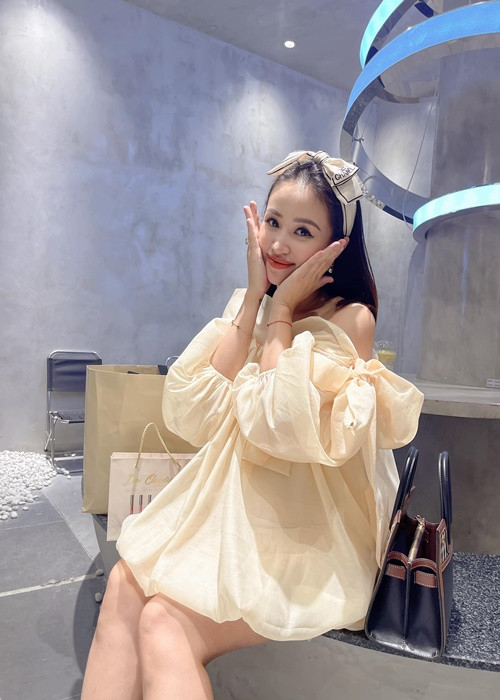 Vân Hugo luôn rạng rỡ trong thời gian bầu bí.