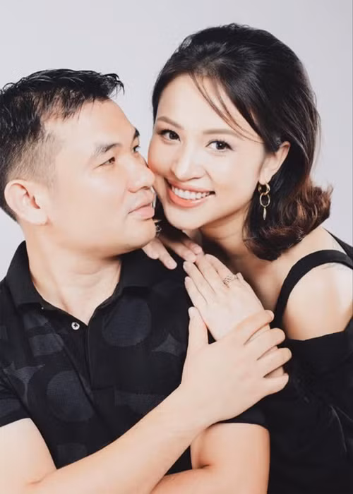 Cuối tháng 12/2021, Vân Hugo công khai hình ảnh mang bầu lần 2.