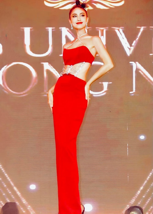 Hoài Sa hẹn hò ca sĩ Trọng Hiếu rồi chia tay trong năm 2020.