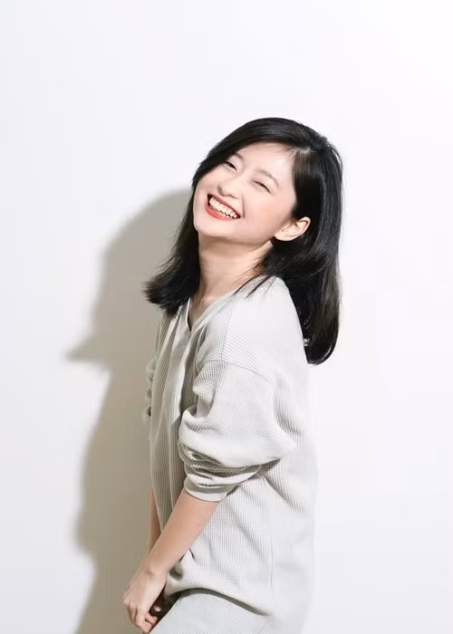 Nakatani Akari có gương mặt xinh đẹp, ngoại hình nhỏ nhắn. Ảnh: FBNV