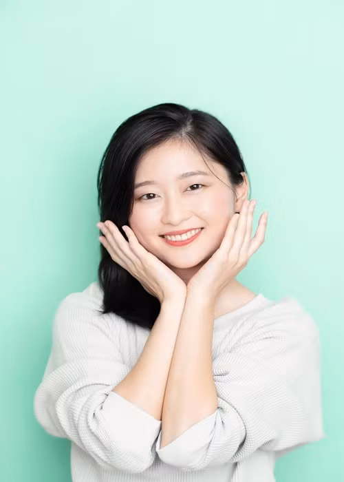 Nữ diễn viên phim “Em và Trịnh” thỉnh thoảng làm thông dịch viên hoặc hỗ trợ các công ty trong một số dự án.Ảnh: FBNV