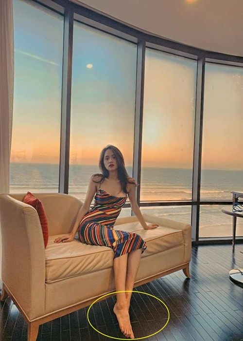 Hương Giang Idol lại có khuyết điểm ở đôi bàn chân khá gân guốc, nam tính. Ảnh: Vietnamnet