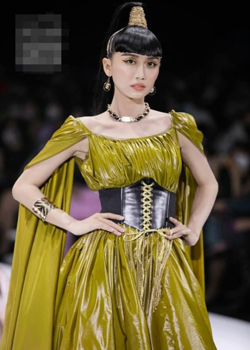 Lynk Lee từng mong khán giả không soi khuyết điểm vùng da dưới cánh tay. Ảnh: Công lý và xã hội