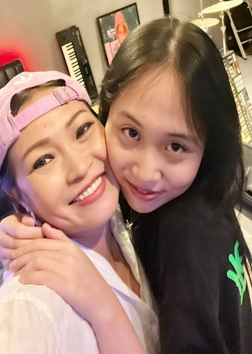 Con gái Phương Thanh thoải mái xuất hiện trước công chúng trong 6 năm qua.