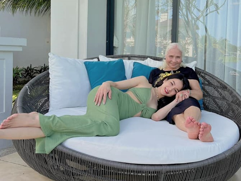 Chân dài sinh năm 1989 giữ được hình thể ấn tượng sau 2 lần sinh nở.