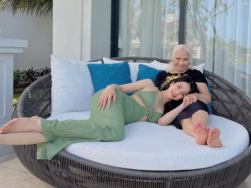 Chân dài sinh năm 1989 giữ được hình thể ấn tượng sau 2 lần sinh nở.