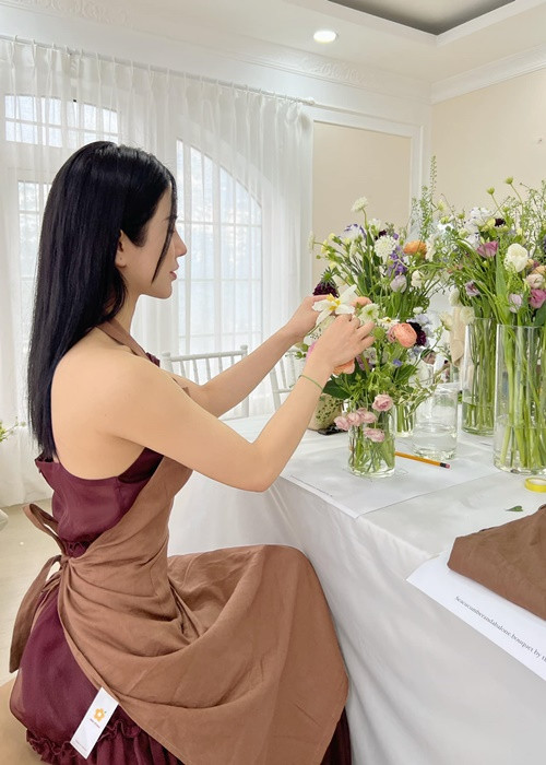 Hôn nhân giữa Diệp Lâm Anh và Đức Phạm gặp trục trặc từ 2 năm trước. Vì các con và còn yêu chồng, Diệp Lâm Anh cố gắng cứu vãn hôn nhân. Trong lúc Diệp Lâm Anh và chồng lục đục thì người thứ ba xuất hiện. Diệp Lâm Anh từng gặp người thứ ba để đối chất. Sau đó, "tiểu tam" này vẫn tiếp tục hẹn hò Đức Phạm.