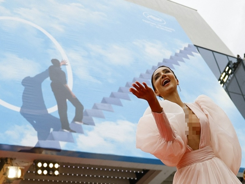 Chân dài khiến nhiều người "nóng mặt" vì hình ảnh kém duyên. Ảnh: Người lao động