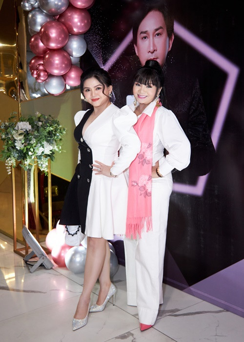 Các nghệ sĩ tham gia sự kiện mừng nghệ sĩ cải lương Kim Tử Long làm ông chủ.