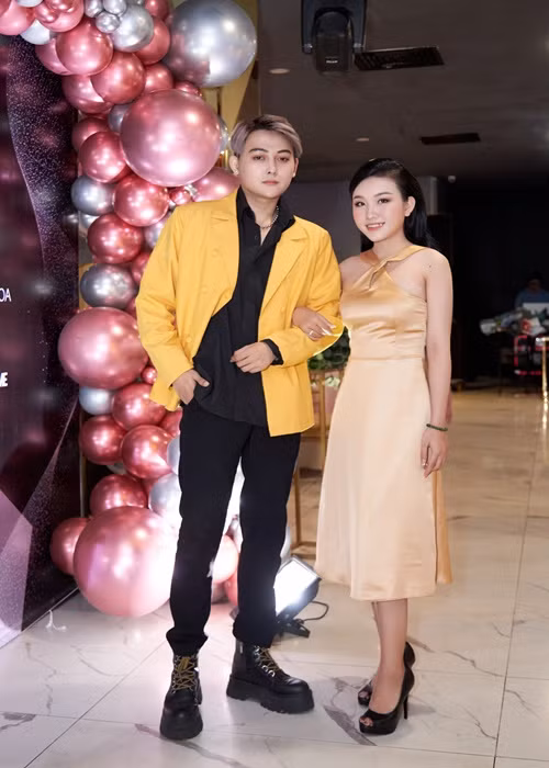 Thiêng Ngân - một người con gái nuôi khác của Phi Nhung cũng tham gia sự kiện.