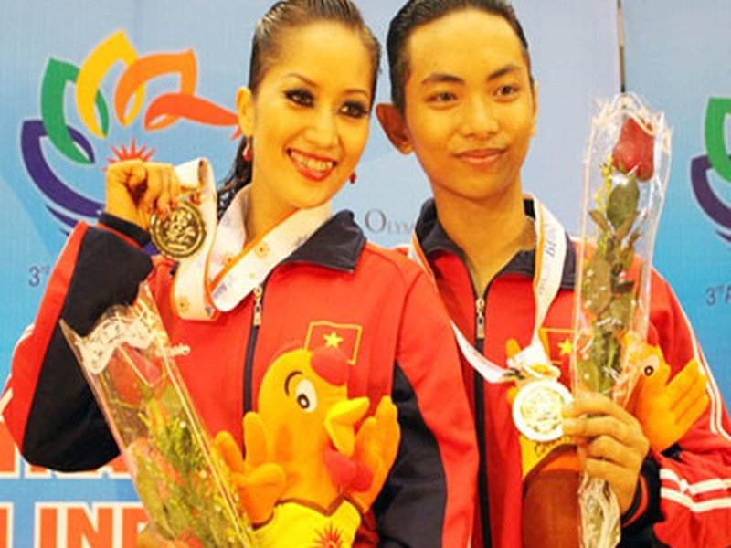 Khánh Thi từng cùng Phan Hiển vượt qua nhiều đối thủ để giành tấm huy chương vàng dancesport tại Asian Indoor Games 3 năm 2009 tổ chức tại Việt Nam. Ảnh: Sài Gòn giải phóng online