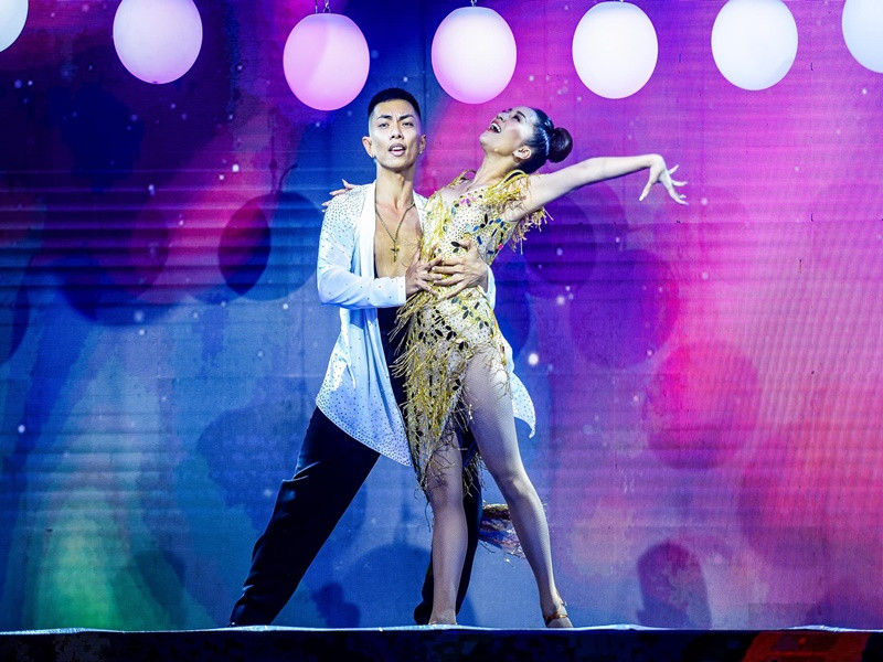 Năm 2009, Chí Anh và Khánh Thi tuyên bố sự chia tay của đôi nhảy số 1 Việt Nam. Sau Chí Anh, Khánh Thi kết hợp với Phan Hiển. Ảnh: FBNV