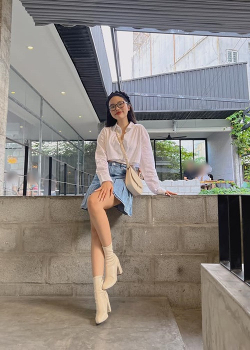 Nữ ca sĩ được khen ăn mặc hợp mốt, phù hợp với lứa tuổi. Ảnh: FBNV