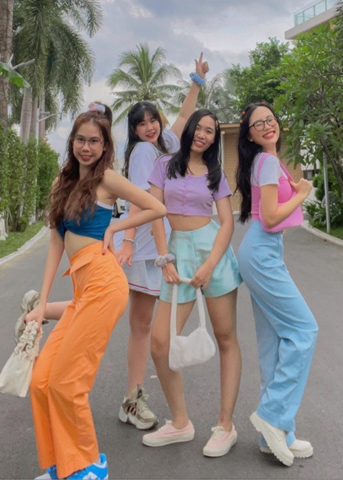 Phương Mỹ Chi là thiếu nữ xinh đẹp, trẻ trung, không còn là cô nhóc gầy gò, làn da ngăm đen, mặc đơn giản ngày nào. Ảnh: FBNV