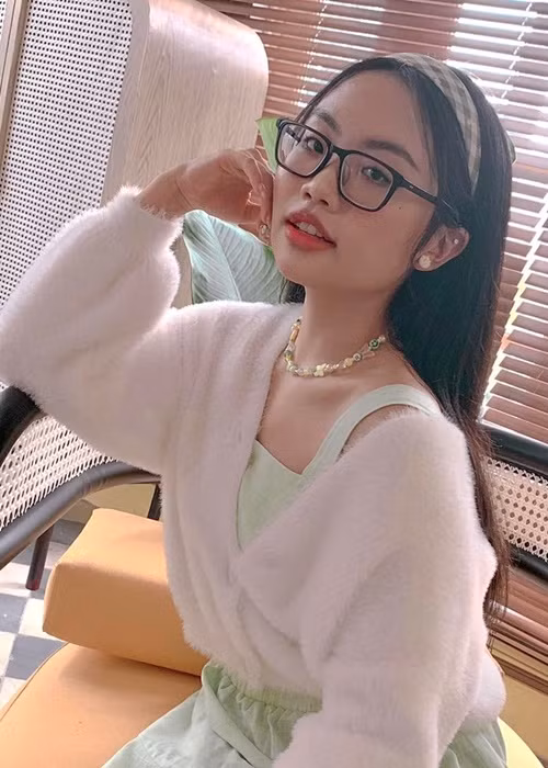 Tuổi 19, Phương Mỹ Chi có thu nhập khủng từ các show diễn, hoạt động quảng cáo, kênh Youtube. Ảnh: FBNV