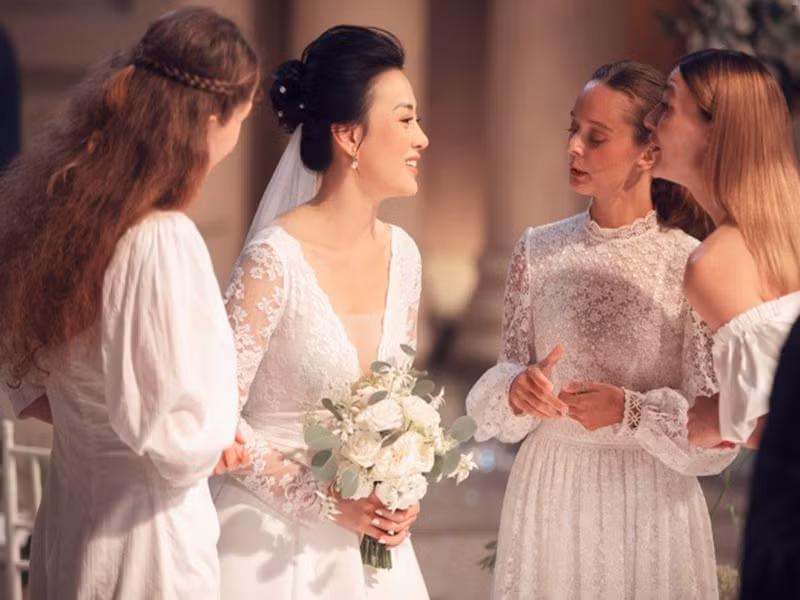 Vĩnh Thụy khen Phương Oanh là diễn viên chuyên nghiệp, nắm bắt cảm xúc tốt nên anh dễ dàng bị cuốn theo. Ảnh: Người đưa tin