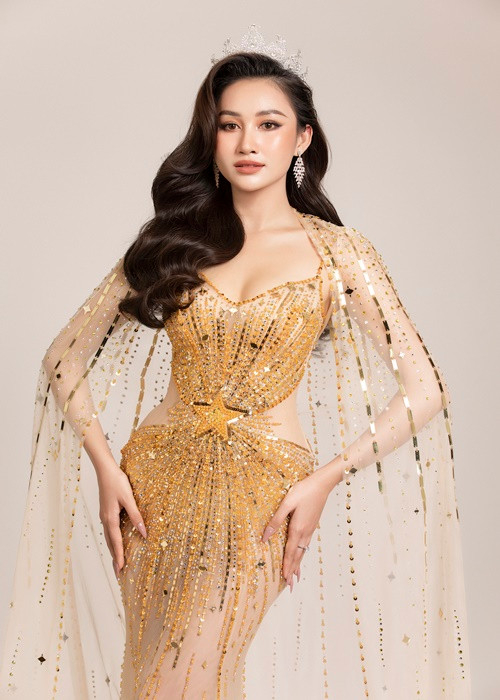 Bà Vũ Thị Hoa, CEO của đơn vị cử Đoàn Hồng Trang đại diện dự thi đánh giá, ngoài việc sở hữu sắc vóc phù hợp với tiêu chí của cuộc thi, ở Đoàn Hồng Trang còn hội tụ rất nhiều ưu điểm như có thần thái tự tin, kinh nghiệm trình diễn sân khấu tốt, khả năng tiếng Anh giao tiếp khá, tính cách thân thiện và rất cầu tiến trong cuộc sống cũng như trong quá trình huấn luyện, đào tạo.