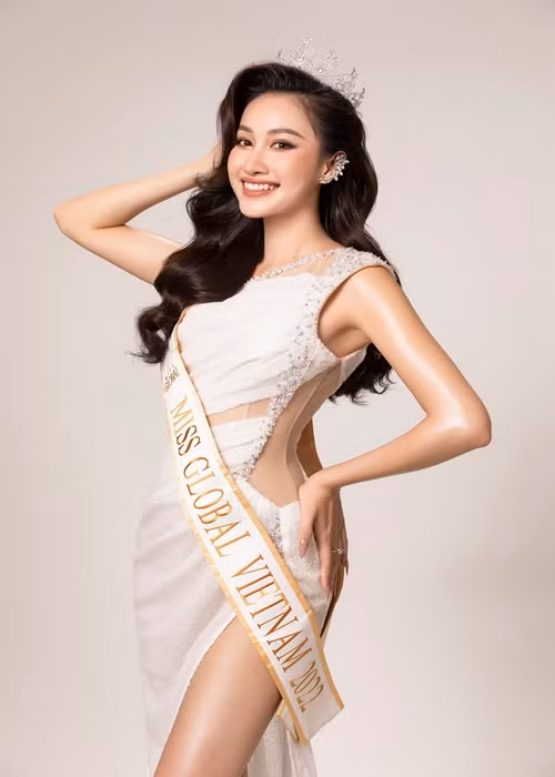 Đoàn Hồng Trang chính thức trở thành đại diện Việt Nam tham dự cuộc thi Miss Global 2022 (Hoa hậu toàn cầu 2022) được tổ chức tại Bali, Indonesia.