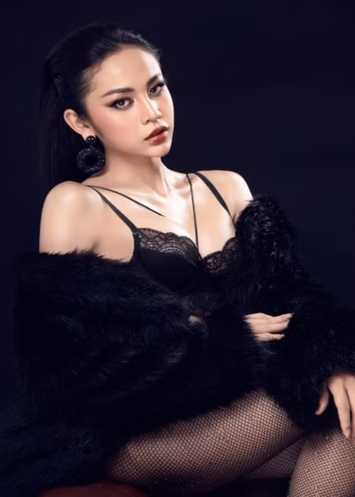 Sau khi phẫu thuật chuyển giới, Lương Mỹ Kỳ tham gia cuộc thi Miss International Queen Vietnam 2020 - Hoa hậu Chuyển giới Việt Nam 2020. Ở sân chơi này, cô giành danh hiệu á hậu 1.