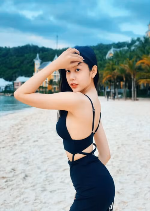 Vì vạ miệng, Lương Mỹ Kỳ bị nhiều cư dân mạng đòi tước danh hiệu và suất đi thi Hoa hậu Chuyển giới Quốc tế 2023.