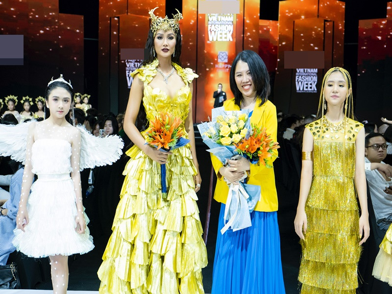 Thảo Nguyễn sinh năm 1991, đến với thời trang năm từ 2008 khi mới 18 tuổi. Lúc này, cô là sinh viên năm nhất của Đại học chuyên ngành thiết kế thời trang.