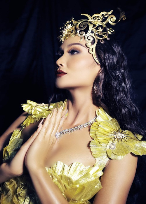 Theo H'hen Niê, qua bộ sưu tập lần này, Thảo Nguyễn mong muốn gửi đi thông điệp bảo vệ môi trường.