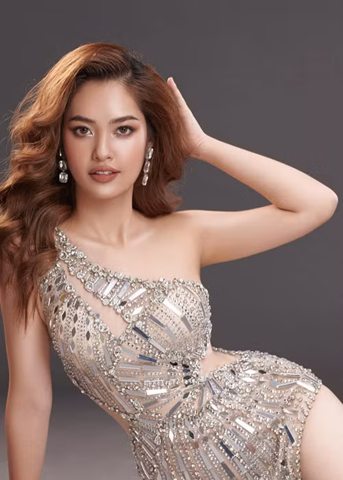 Chia sẻ cảm xúc sau khi dừng chân, Thúy Hằng cho biết, điều tiếc nuối duy nhất chính là sự kém cỏi của cô chưa thể xứng đáng với sự ủng hộ của những người luôn bên cạnh.