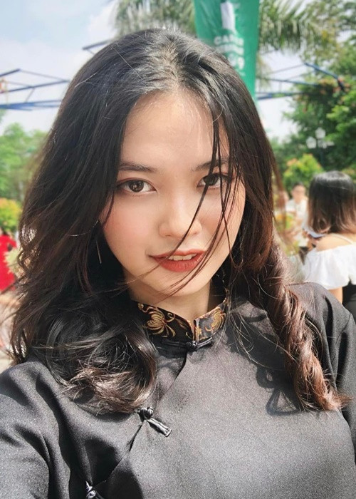 9x tâm sự: "Tôi hoàn toàn bị thuyết phục bởi tiêu chí mà Hoa hậu các Dân tộc Việt Nam 2022 hướng đến, đó là bản sắc – chân thật – nghị lực. Tôi tự tin vì bản thân mình luôn nỗ lực. Đồng thời tôi cũng muốn mình trở thành niềm tự hào của quê hương và dân tộc. Tham gia Hoa hậu các Dân tộc Việt Nam 2022, tôi hy vọng sẽ có nhiều trải nghiệm hơn nữa, được đi nhiều nơi và trở thành một người có suy nghĩ chín chắn hơn, nhìn mọi thứ toàn diện hơn".