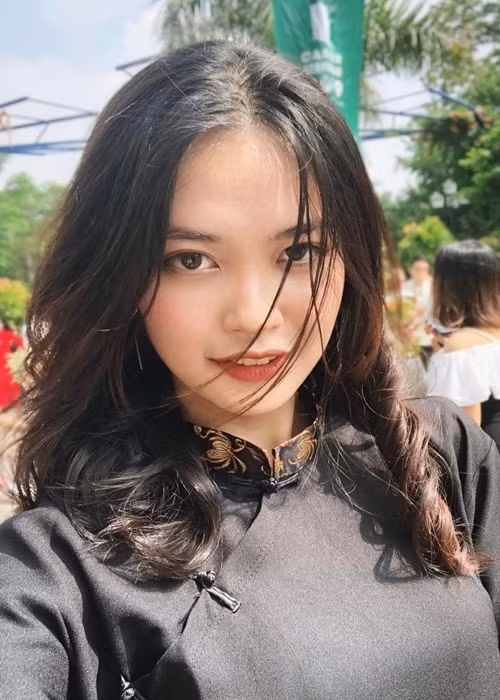 9x tâm sự: "Tôi hoàn toàn bị thuyết phục bởi tiêu chí mà Hoa hậu các Dân tộc Việt Nam 2022 hướng đến, đó là bản sắc – chân thật – nghị lực. Tôi tự tin vì bản thân mình luôn nỗ lực. Đồng thời tôi cũng muốn mình trở thành niềm tự hào của quê hương và dân tộc. Tham gia Hoa hậu các Dân tộc Việt Nam 2022, tôi hy vọng sẽ có nhiều trải nghiệm hơn nữa, được đi nhiều nơi và trở thành một người có suy nghĩ chín chắn hơn, nhìn mọi thứ toàn diện hơn".