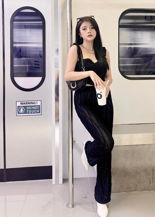 Một số bộ phim có sự góp mặt của Minh Sương: "Ruby máu", "Rạng trời ấm áp", "Nhà nàng cạnh nhà tôi".