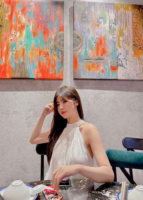 Lễ nhập quan của Minh Sương diễn ra vào lúc 12h ngày 2/5.