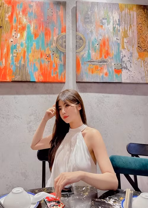 Lễ nhập quan của Minh Sương diễn ra vào lúc 12h ngày 2/5.