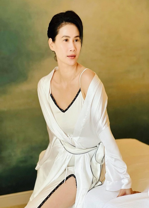 Bạn thân Tăng Thanh Hà quyến rũ mọi ánh nhìn dù từng 2 lần sinh nở.