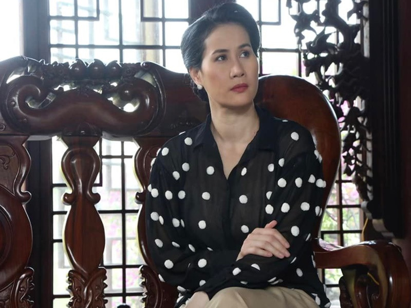  Thân Thúy Hà miệt mài đóng phim trong những năm qua. Cô thường được các đạo diễn giao vai phản diện. Trên phim, nữ diễn viên gắn liền với hình ảnh sang trọng, quý phái.