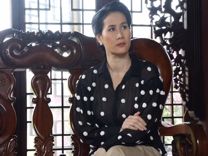  Thân Thúy Hà miệt mài đóng phim trong những năm qua. Cô thường được các đạo diễn giao vai phản diện. Trên phim, nữ diễn viên gắn liền với hình ảnh sang trọng, quý phái.