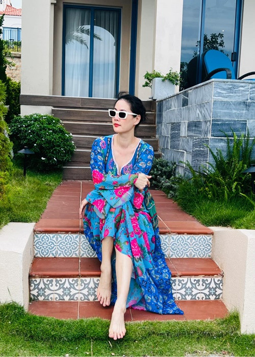 Với gu thẩm mỹ tinh tế, "người đẹp sông Tiền" luôn biết chọn cho mình những trang phục hợp mốt, tôn dáng.