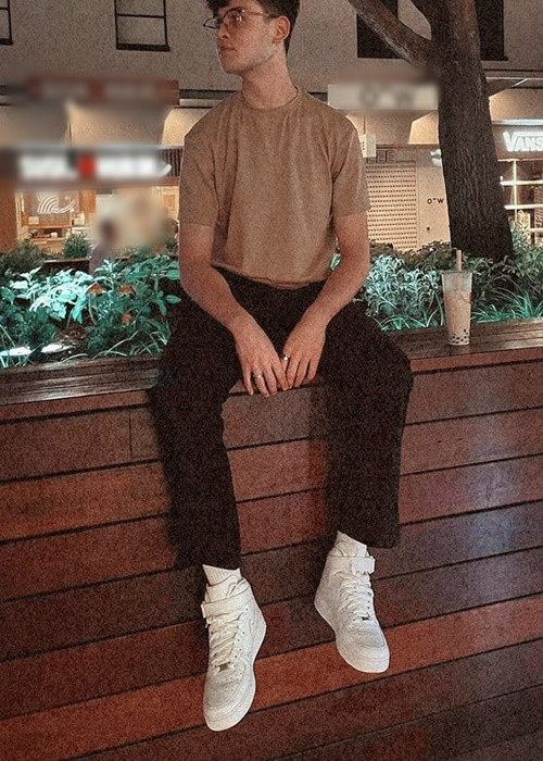 Anh Tuấn từng chia sẻ, con trai thứ hai Henry sống khá nội tâm, giống bố. Ảnh: FBNV