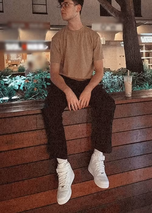 Anh Tuấn từng chia sẻ, con trai thứ hai Henry sống khá nội tâm, giống bố. Ảnh: FBNV